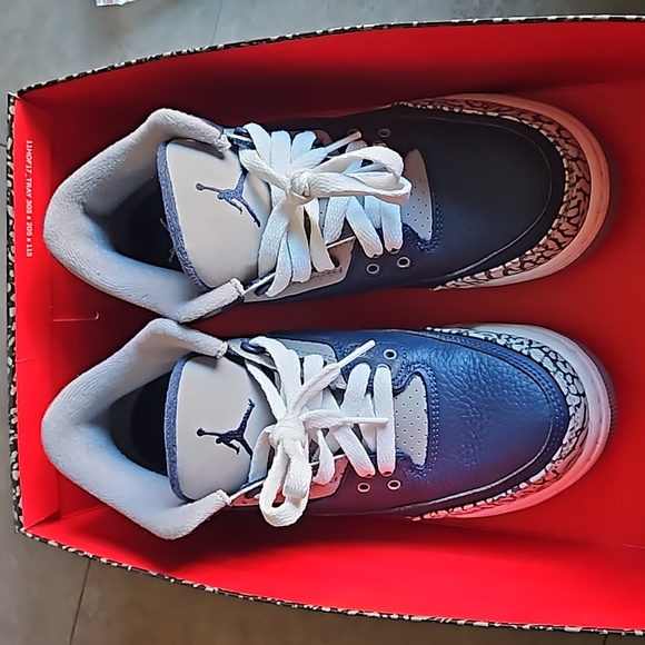 Jordan 3 Retro Georgetown - Size 7M - Picture 4 of 6